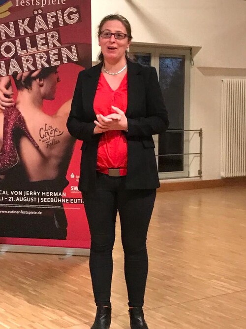 Anna-Luise Hoffmann eröffnet die Veranstaltung